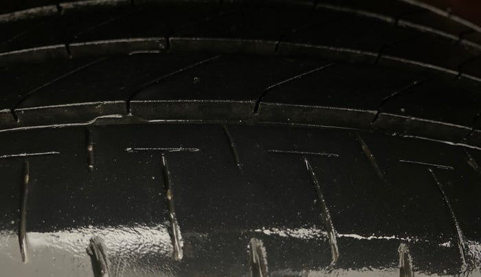 2013 Honda Brio EX MT, Petrol, Manual, 66,966 km, Right Rear Tyre Tread