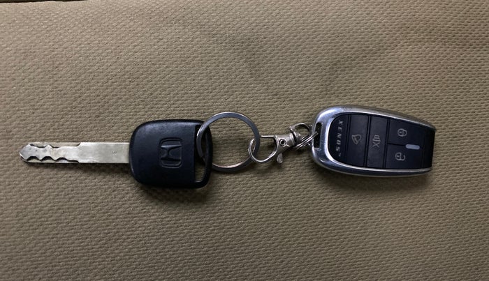 2013 Honda Brio EX MT, Petrol, Manual, 66,966 km, Key Close Up