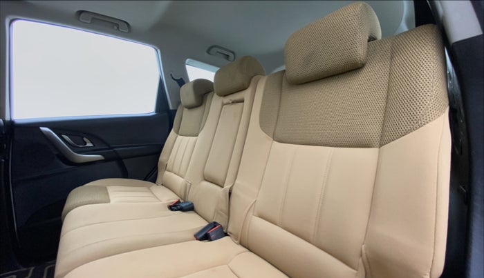 2019 Mahindra XUV500 W9 AT, Diesel, Automatic, 53,774 km, Right Side Rear Door Cabin