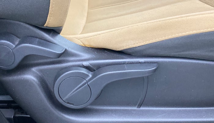 2019 Mahindra XUV500 W9 AT, Diesel, Automatic, 53,774 km, Driver Side Adjustment Panel