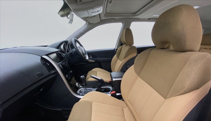 2019 Mahindra XUV500 W9 AT, Diesel, Automatic, 53,774 km, Right Side Front Door Cabin