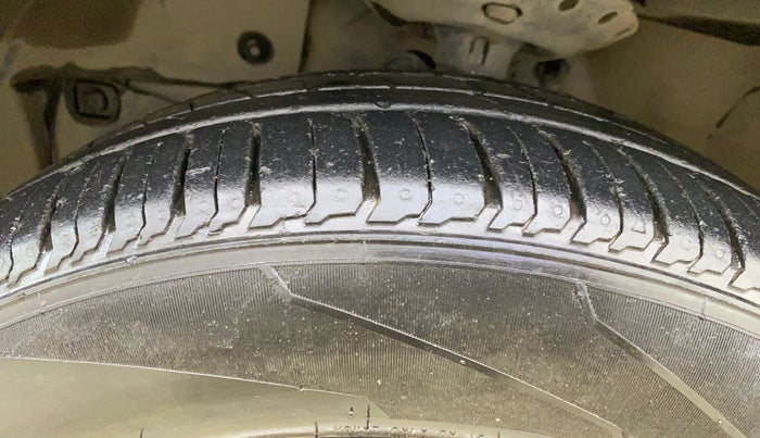 2013 Honda City 1.5L I-VTEC S MT, Petrol, Manual, 1,49,648 km, Left Front Tyre Tread