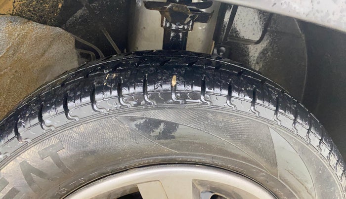 2017 Renault Kwid RXT 1.0 AMT (O), Petrol, Automatic, 20,728 km, Right Front Tyre Tread