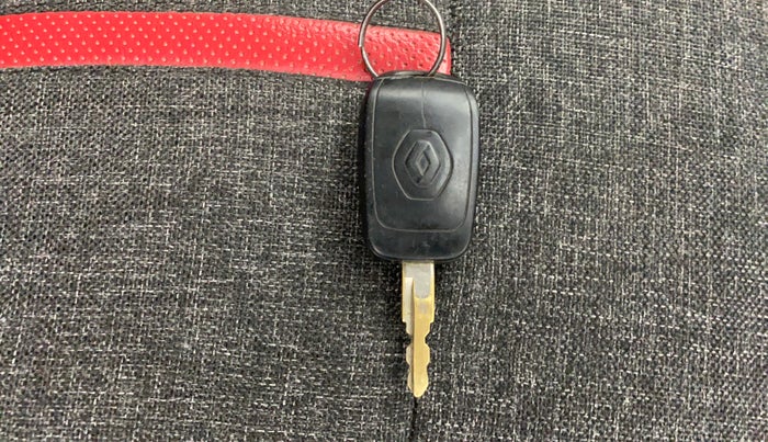 2017 Renault Kwid RXT 1.0 AMT (O), Petrol, Automatic, 20,728 km, Key Close Up