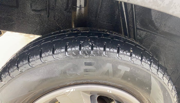 2017 Renault Kwid RXT 1.0 AMT (O), Petrol, Automatic, 20,728 km, Right Rear Tyre Tread