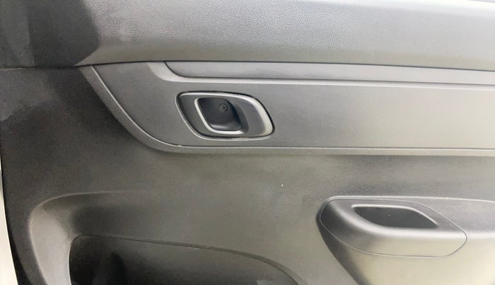 2017 Renault Kwid RXT 1.0 AMT (O), Petrol, Automatic, 20,728 km, Driver Side Door Panels Control