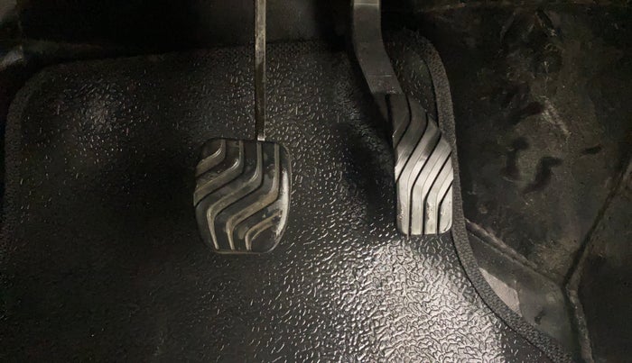 2017 Renault Kwid RXT 1.0 AMT (O), Petrol, Automatic, 20,728 km, Pedals