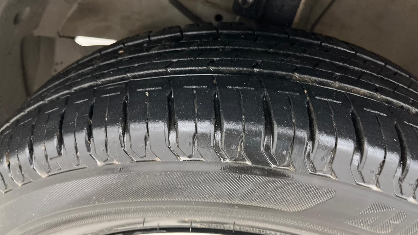 2022 Maruti Ertiga ZXI SHVS, Petrol, Manual, 9,916 km, Left Front Tyre Tread