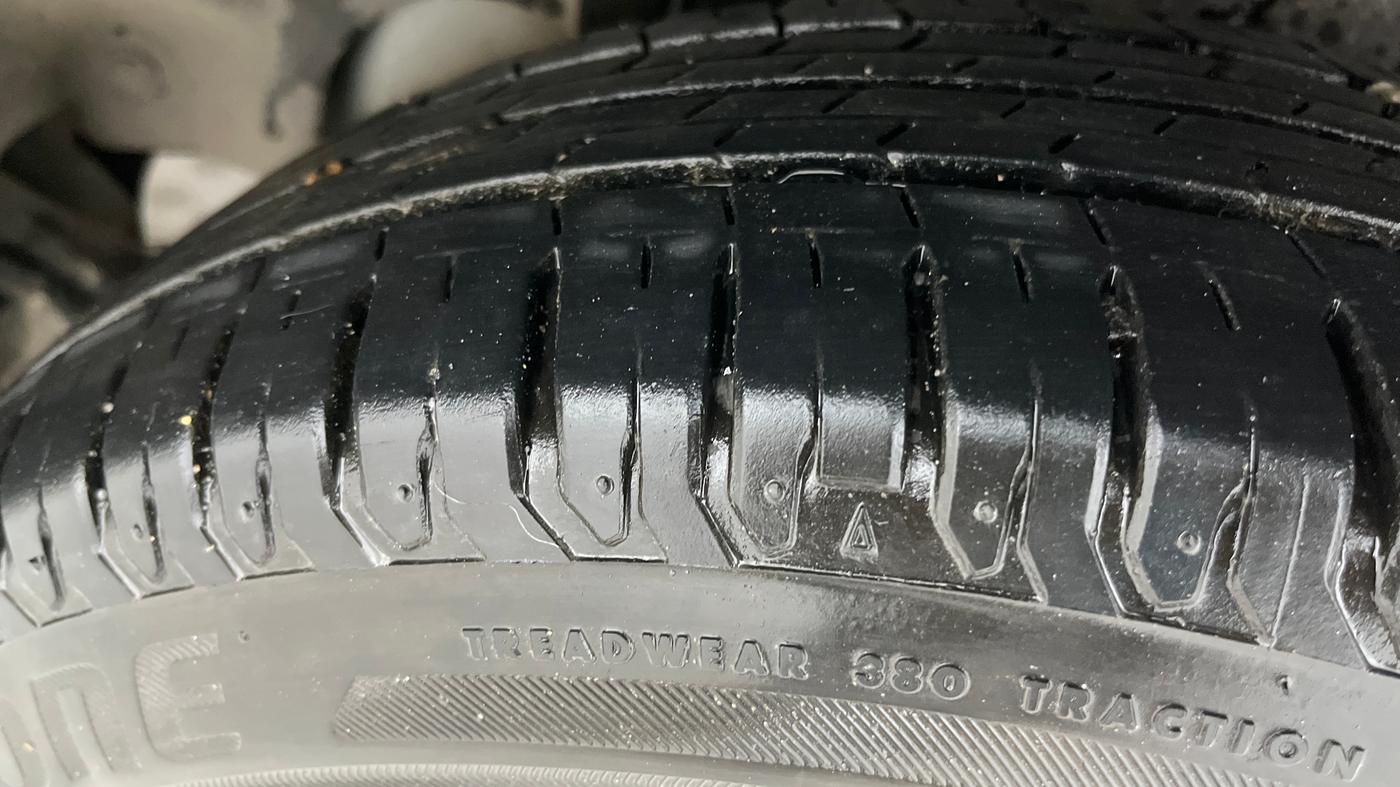 2022 Maruti Ertiga ZXI SHVS, Petrol, Manual, 9,916 km, Left Rear Tyre Tread