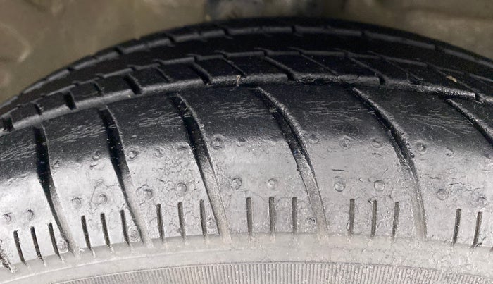 2017 Maruti Celerio VXI (O) AMT, Petrol, Automatic, 28,249 km, Right Front Tyre Tread