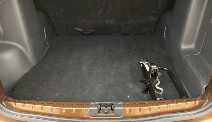 2016 Renault Duster RXS 85 PS, Diesel, Manual, 56,147 km, Boot Inside