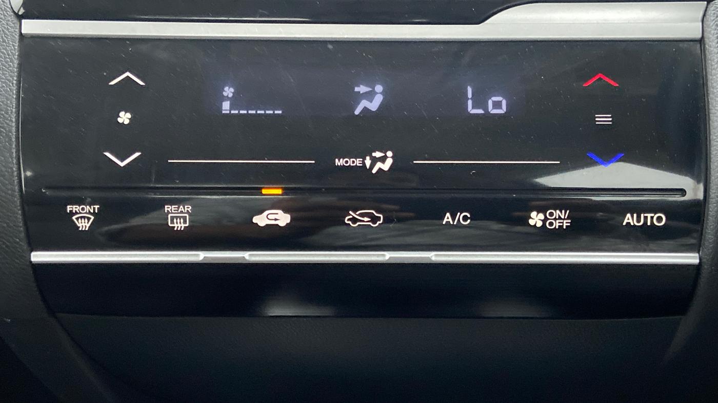 2018 Honda Jazz 1.2L I-VTEC V, Petrol, Manual, 75,747 km, Automatic Climate Control