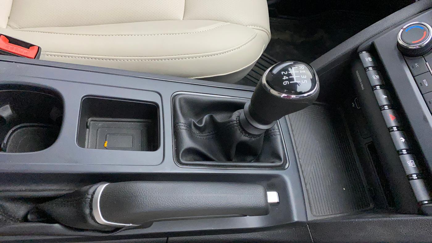 2024 Mahindra XUV700 MX P MT 5 STR, Petrol, Manual, 18,479 km, Gear Lever