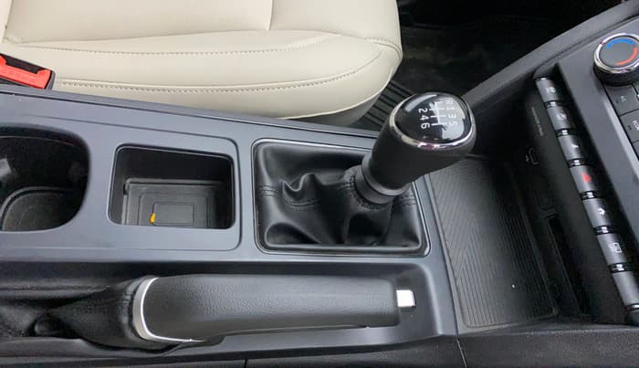 2024 Mahindra XUV700 MX P MT 5 STR, Petrol, Manual, 18,479 km, Gear Lever