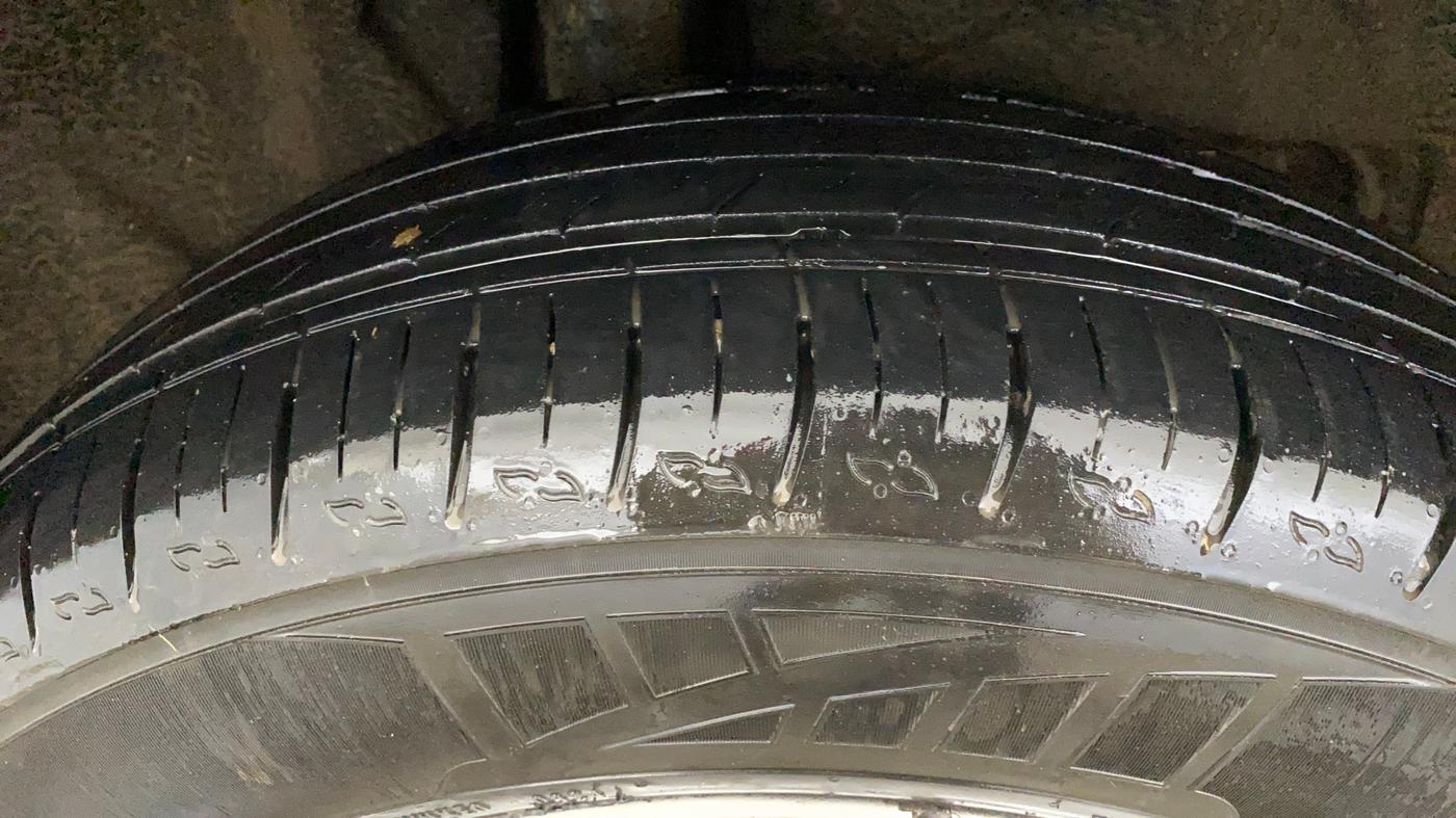 2024 Mahindra XUV700 MX P MT 5 STR, Petrol, Manual, 18,479 km, Right Rear Tyre Tread