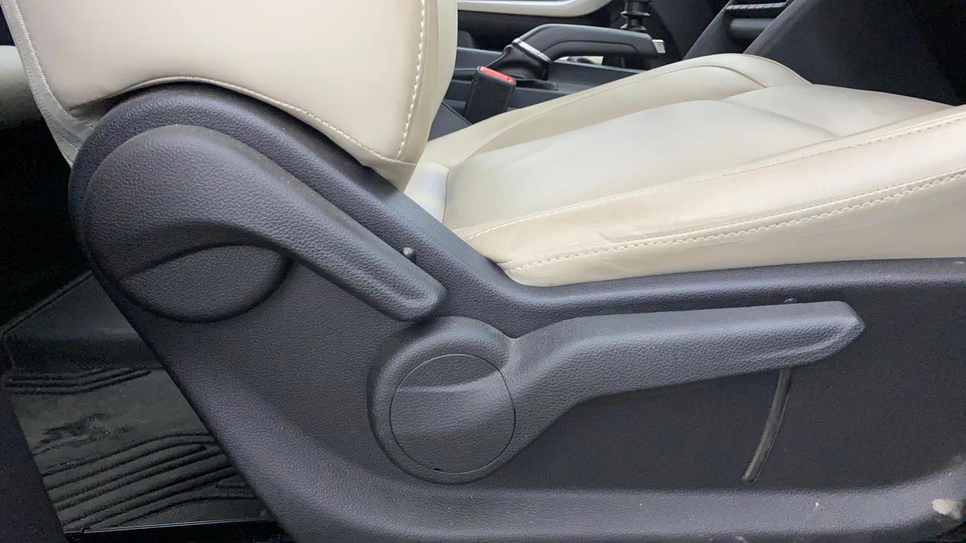 2024 Mahindra XUV700 MX P MT 5 STR, Petrol, Manual, 18,479 km, Driver Side Adjustment Panel