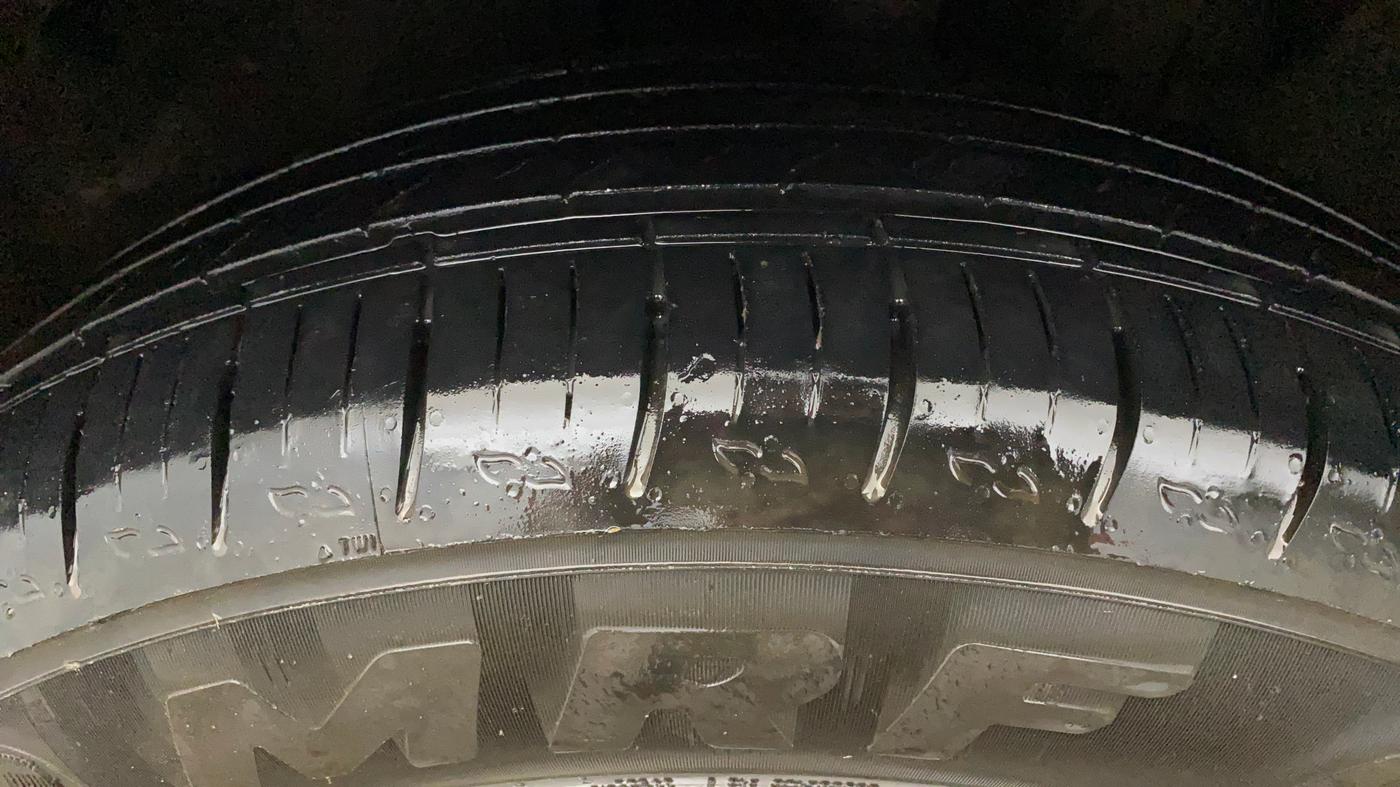 2024 Mahindra XUV700 MX P MT 5 STR, Petrol, Manual, 18,479 km, Left Front Tyre Tread
