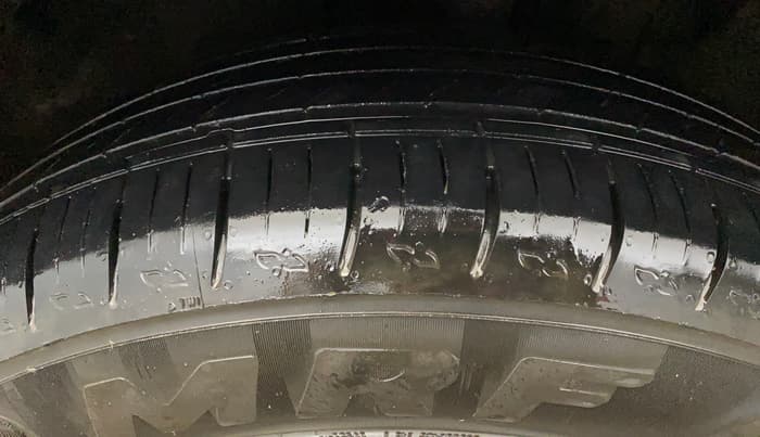 2024 Mahindra XUV700 MX P MT 5 STR, Petrol, Manual, 18,479 km, Left Front Tyre Tread