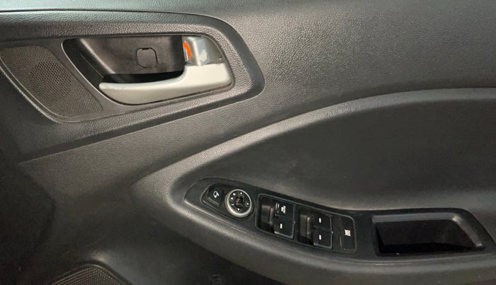 2015 Hyundai i20 Active 1.2 S, Petrol, Manual, 74,842 km, Driver Side Door Panels Control