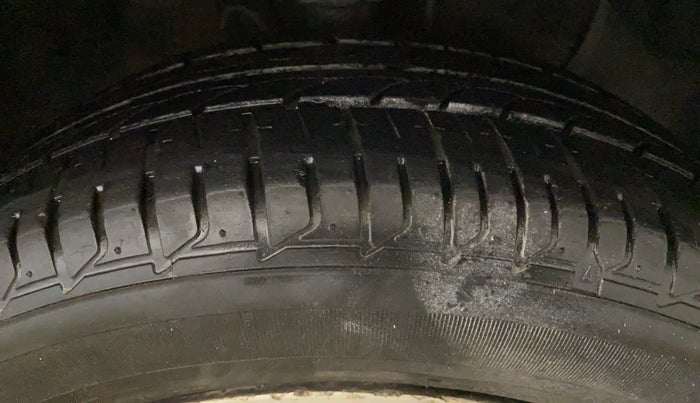 2014 Hyundai Elite i20 ASTA 1.2, Petrol, Manual, 40,815 km, Right Front Tyre Tread