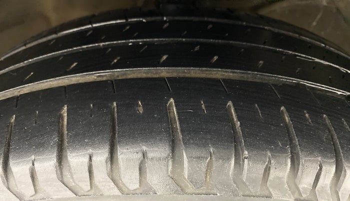2017 Maruti Dzire ZXI Plus, Petrol, Manual, 32,683 km, Right Front Tyre Tread