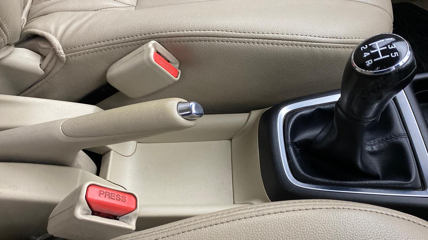 2017 Maruti Dzire ZXI Plus, Petrol, Manual, 32,683 km, Gear Lever
