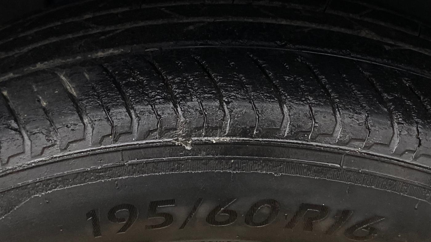 2021 Renault Kiger RXZ AMT, Petrol, Automatic, 28,558 km, Right Front Tyre Tread