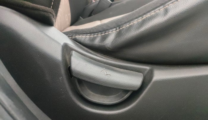 2013 Hyundai Grand i10 SPORTZ AT 1.2 KAPPA VTVT, Petrol, Automatic, 74,592 km, Driver Side Adjustment Panel