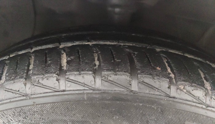 2013 Hyundai Grand i10 SPORTZ AT 1.2 KAPPA VTVT, Petrol, Automatic, 74,592 km, Left Front Tyre Tread