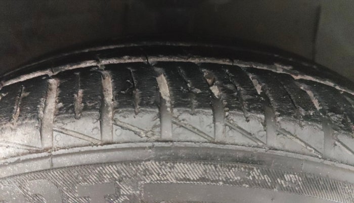 2013 Hyundai Grand i10 SPORTZ AT 1.2 KAPPA VTVT, Petrol, Automatic, 74,592 km, Right Front Tyre Tread