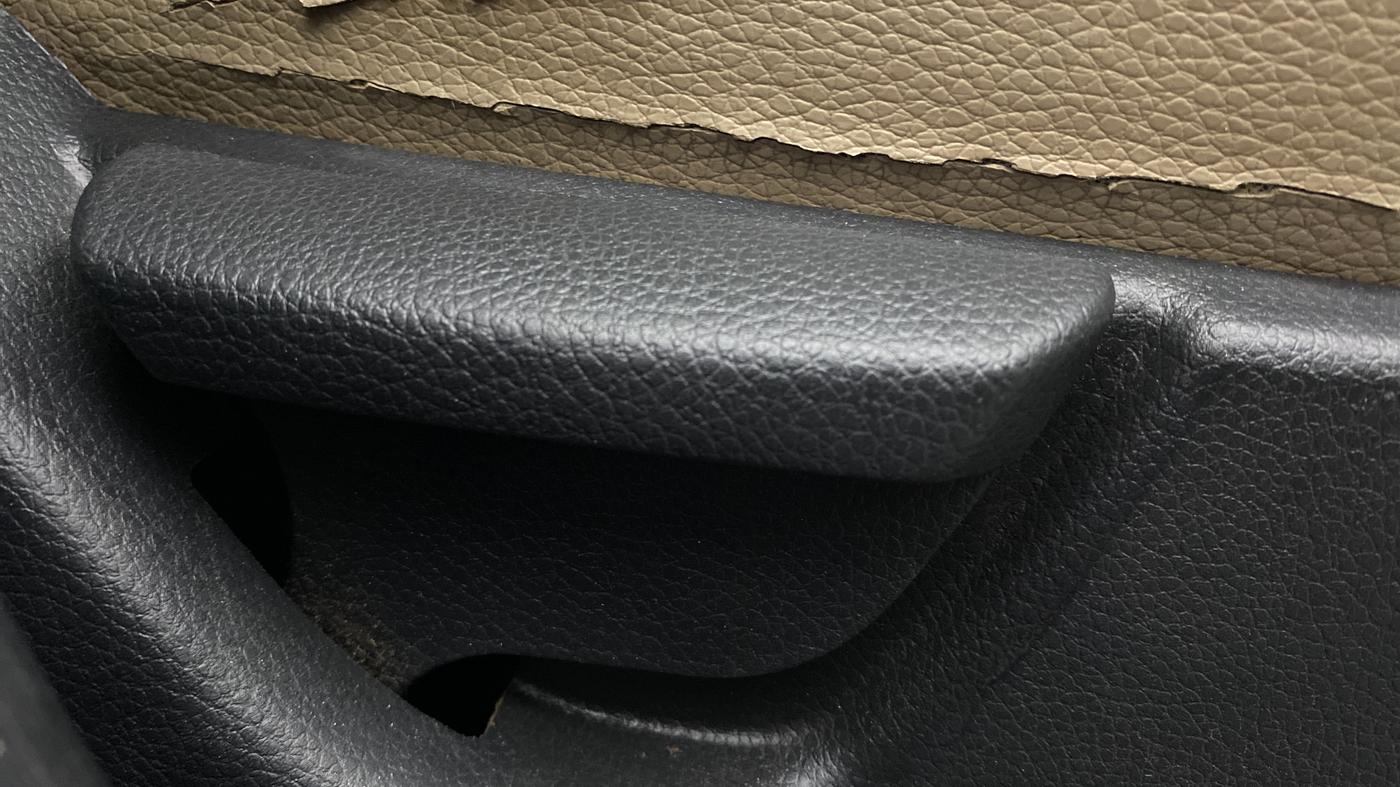 2018 Hyundai Eon ERA +, Petrol, Manual, 73,711 km, Driver Side Adjustment Panel