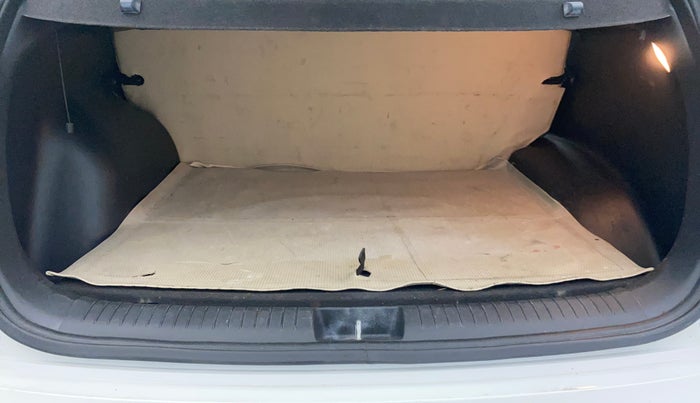 2017 Hyundai Creta SX PLUS 1.6 DIESEL, Diesel, Manual, 64,079 km, Boot Inside