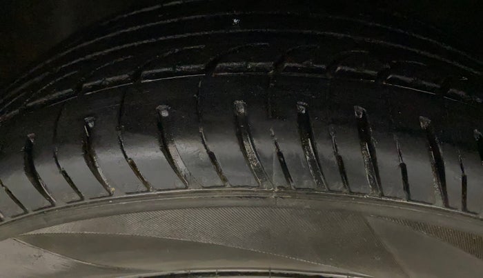 2017 Hyundai Elite i20 SPORTZ 1.2, Petrol, Manual, 95,712 km, Left Front Tyre Tread