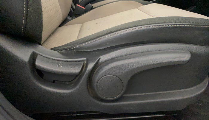 2017 Hyundai Elite i20 SPORTZ 1.2, Petrol, Manual, 95,712 km, Driver Side Adjustment Panel