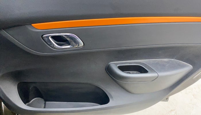 2020 Renault Kwid CLIMBER 1.0 AMT (O), Petrol, Automatic, 40,442 km, Driver Side Door Panels Control