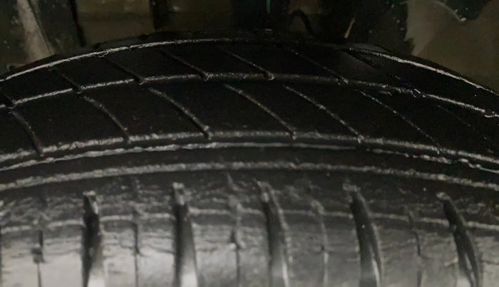 2020 Renault Kwid CLIMBER 1.0 AMT (O), Petrol, Automatic, 40,442 km, Left Front Tyre Tread