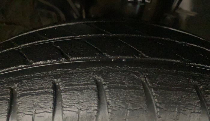 2020 Renault Kwid CLIMBER 1.0 AMT (O), Petrol, Automatic, 40,442 km, Right Front Tyre Tread