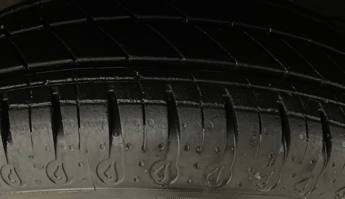 2021 Renault Kwid CLIMBER 1.0 AMT (O), Petrol, Automatic, 33,103 km, Left Front Tyre Tread