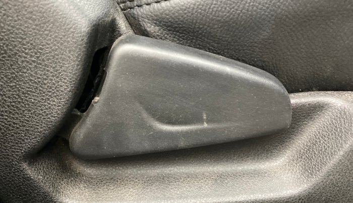 2021 Renault Kwid CLIMBER 1.0 AMT (O), Petrol, Automatic, 33,103 km, Driver Side Adjustment Panel