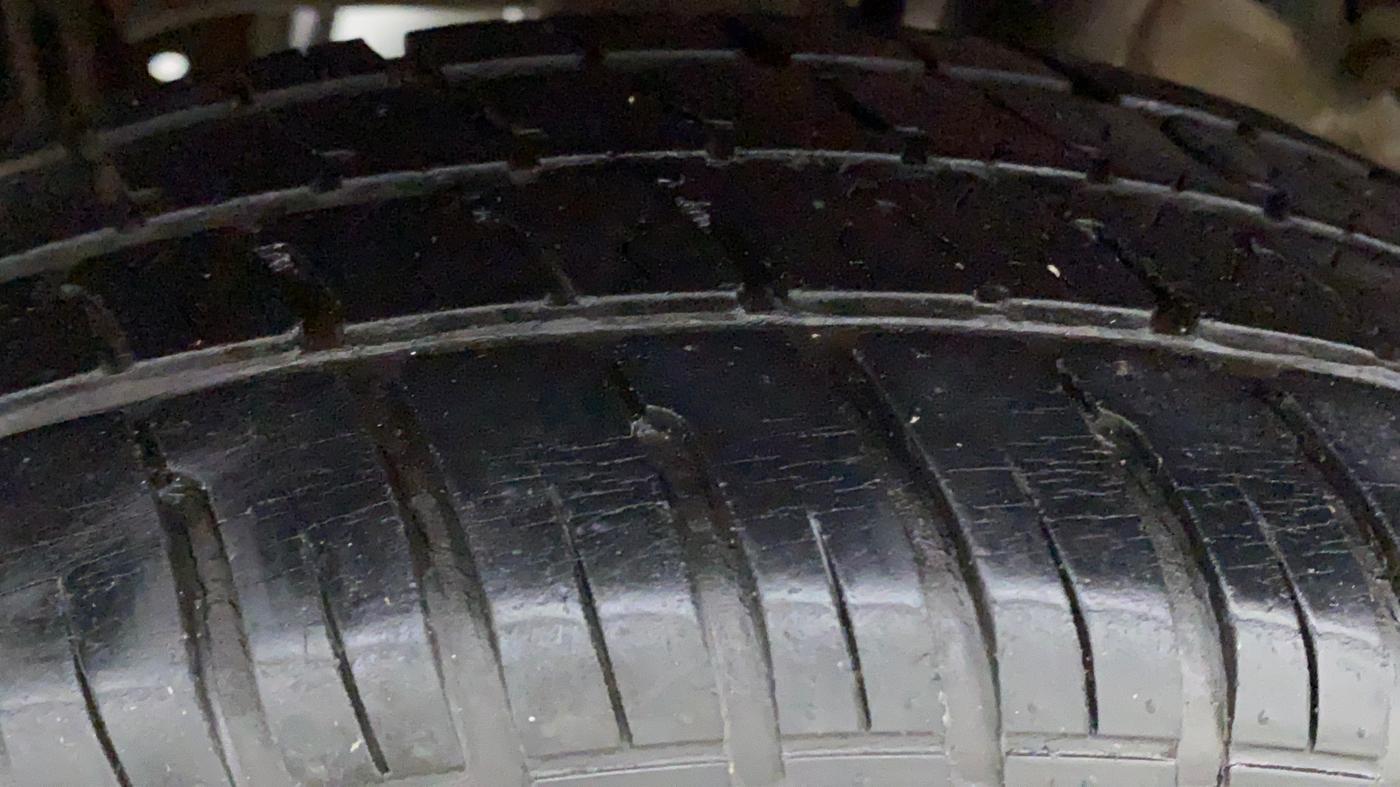 2013 Maruti Alto K10 VXI P, Petrol, Manual, Right Rear Tyre Tread