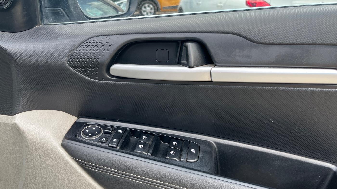 2022 KIA SONET HTX 1.5, Diesel, Manual, 50,229 km, Driver Side Door Panels Control