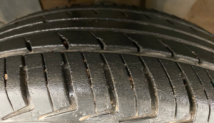 2016 Renault Kwid 1.0 RXT Opt AT, Petrol, Automatic, 52,180 km, Left Front Tyre Tread