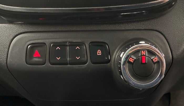2016 Renault Kwid 1.0 RXT Opt AT, Petrol, Automatic, 52,180 km, Gear Lever