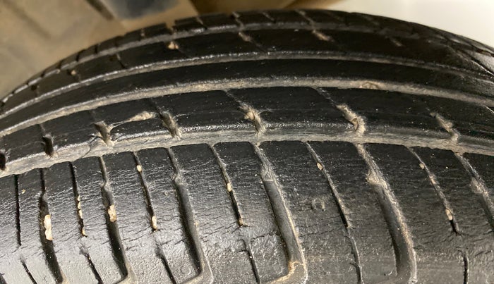 2016 Renault Kwid 1.0 RXT Opt AT, Petrol, Automatic, 52,180 km, Left Rear Tyre Tread