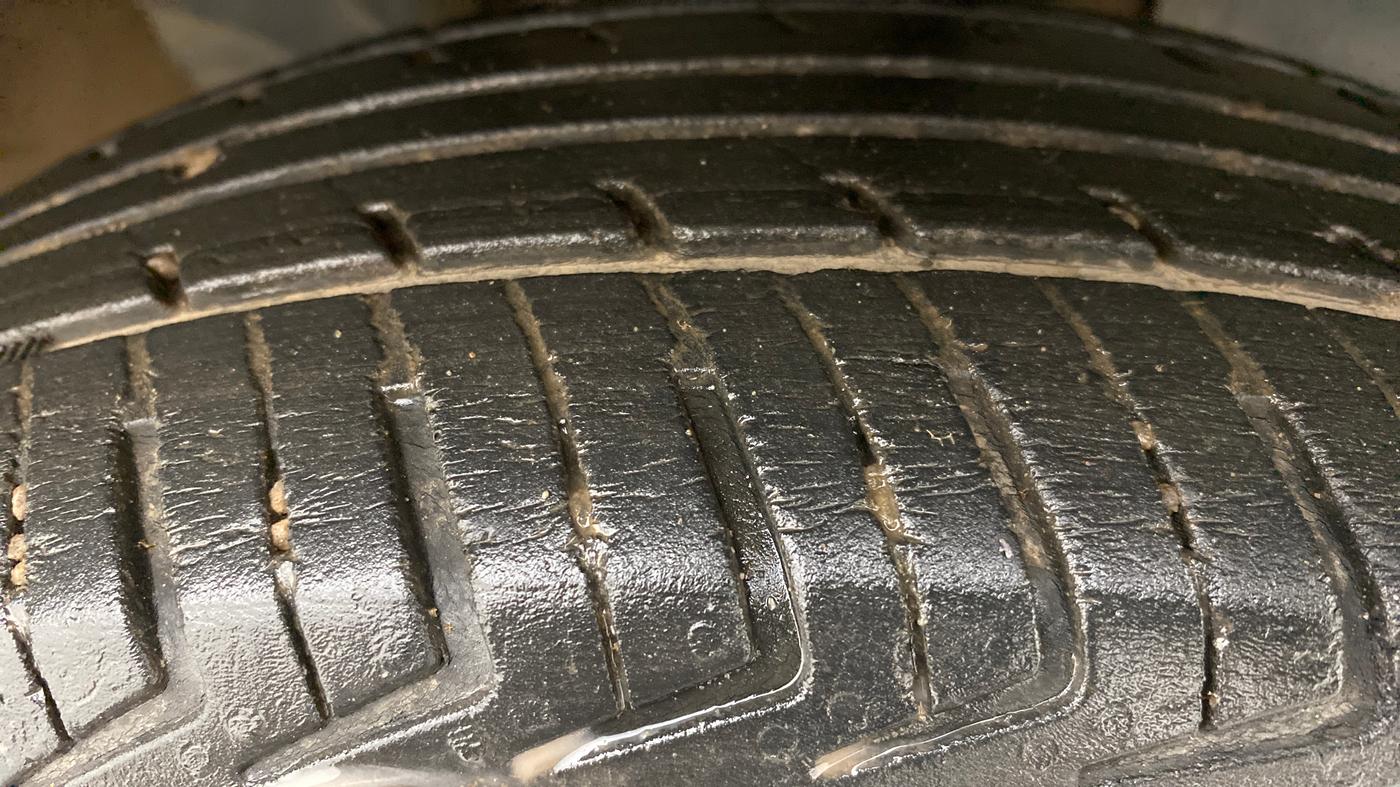 2016 Renault Kwid 1.0 RXT Opt AT, Petrol, Automatic, 52,180 km, Right Front Tyre Tread