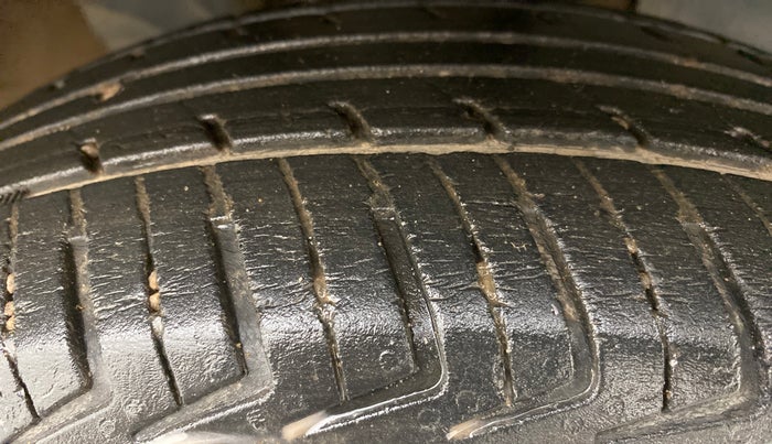 2016 Renault Kwid 1.0 RXT Opt AT, Petrol, Automatic, 52,180 km, Right Front Tyre Tread