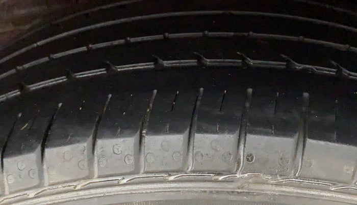 2015 Hyundai Elite i20 ASTA 1.2, CNG, Manual, 75,110 km, Left Rear Tyre Tread