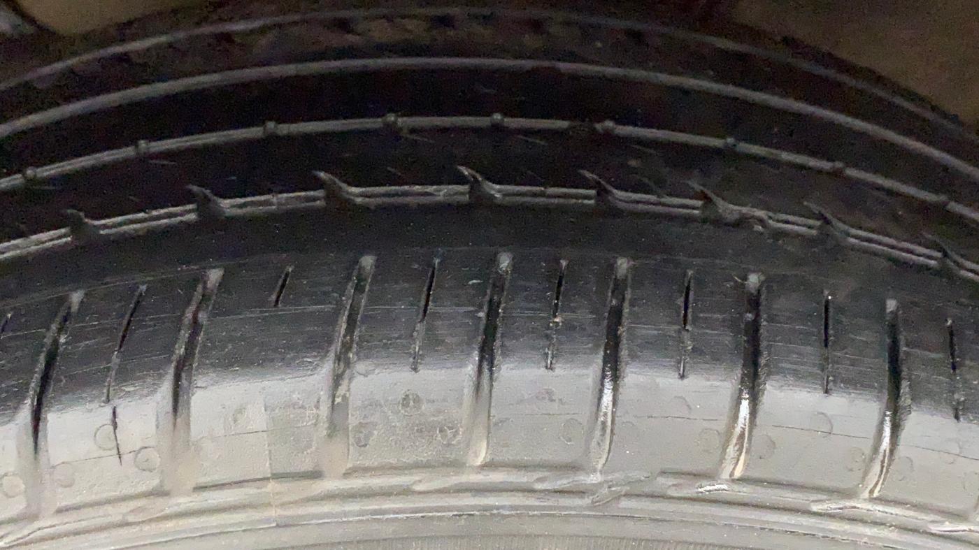 2015 Hyundai Elite i20 ASTA 1.2, CNG, Manual, 75,110 km, Left Front Tyre Tread