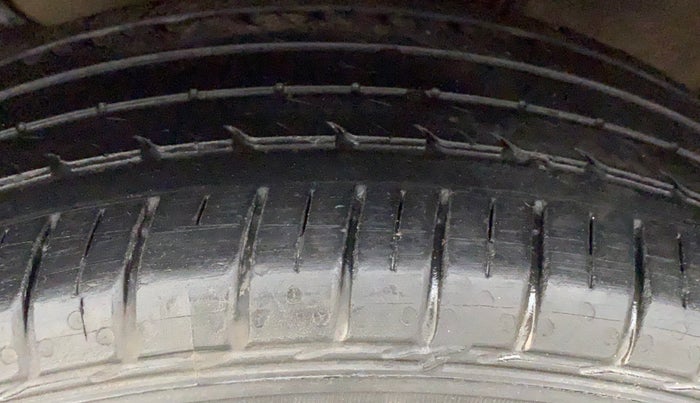 2015 Hyundai Elite i20 ASTA 1.2, CNG, Manual, 75,110 km, Left Front Tyre Tread