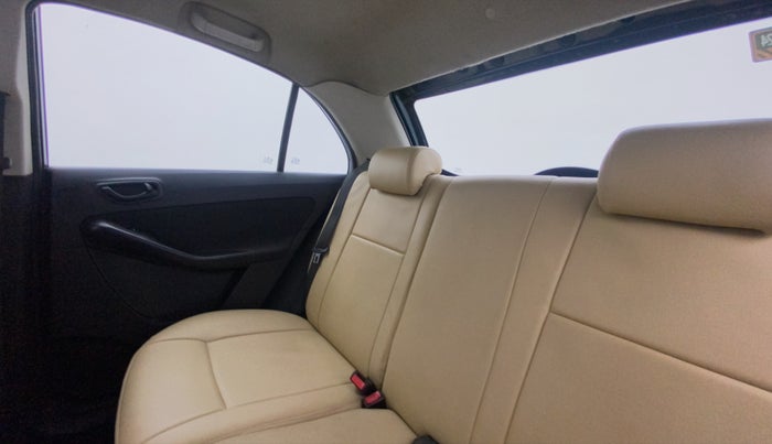 2015 Tata Bolt XMS QUADRAJET, Diesel, Manual, 91,184 km, Right Side Rear Door Cabin